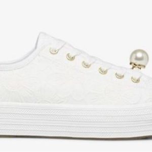 Kate Spade Flower Pattern with removable pearl accent. Brand new in box white-9